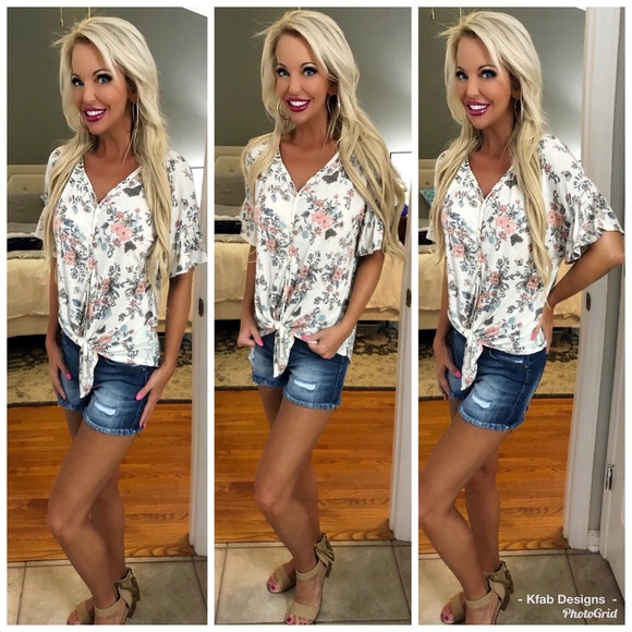 🛍LAST 1! Ruffle Sleeve Floral Tie Front Top! - Picture 2 of 6